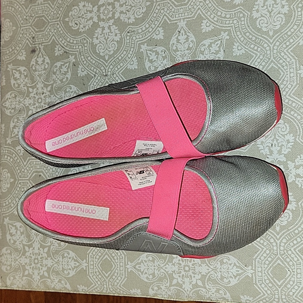 Women New Balance slip-on